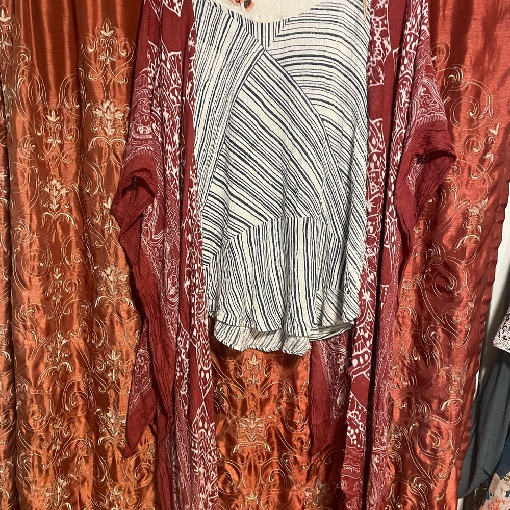Free Size Poncho Upcycled from a kimono and a cotton top. 100%cotton all over.